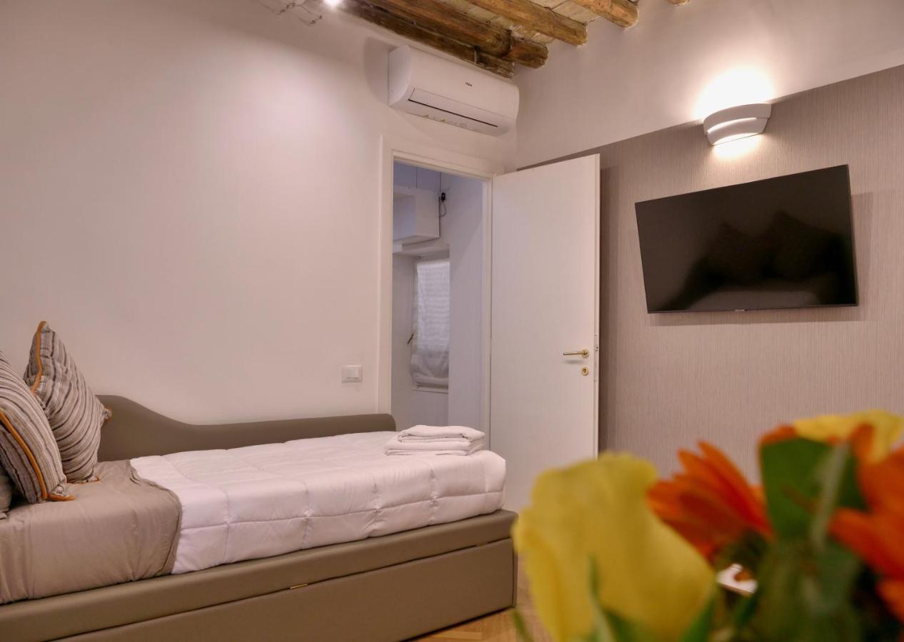 Helmirage Trevi Suite Rome Buitenkant foto