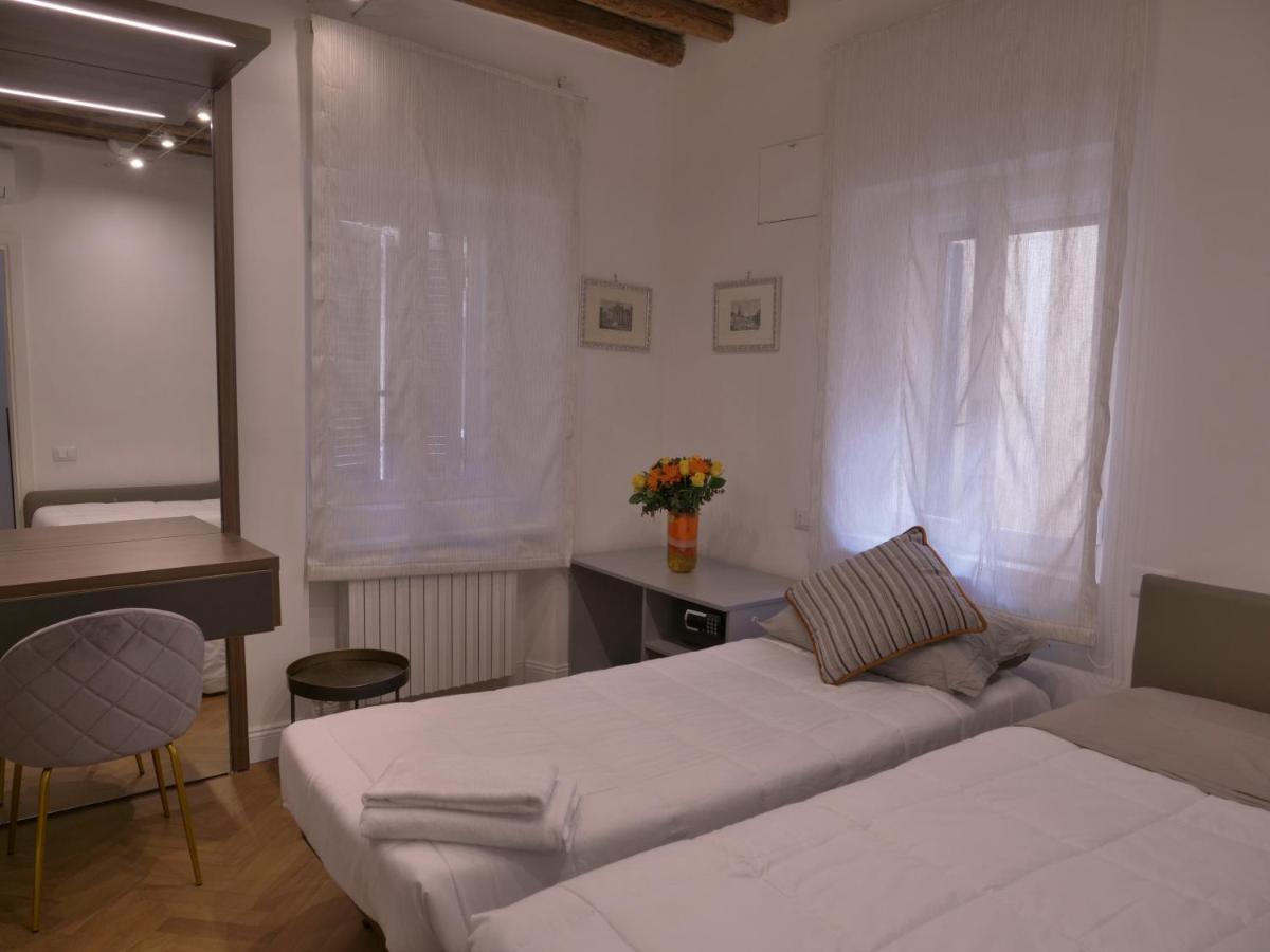 Helmirage Trevi Suite Rome Buitenkant foto