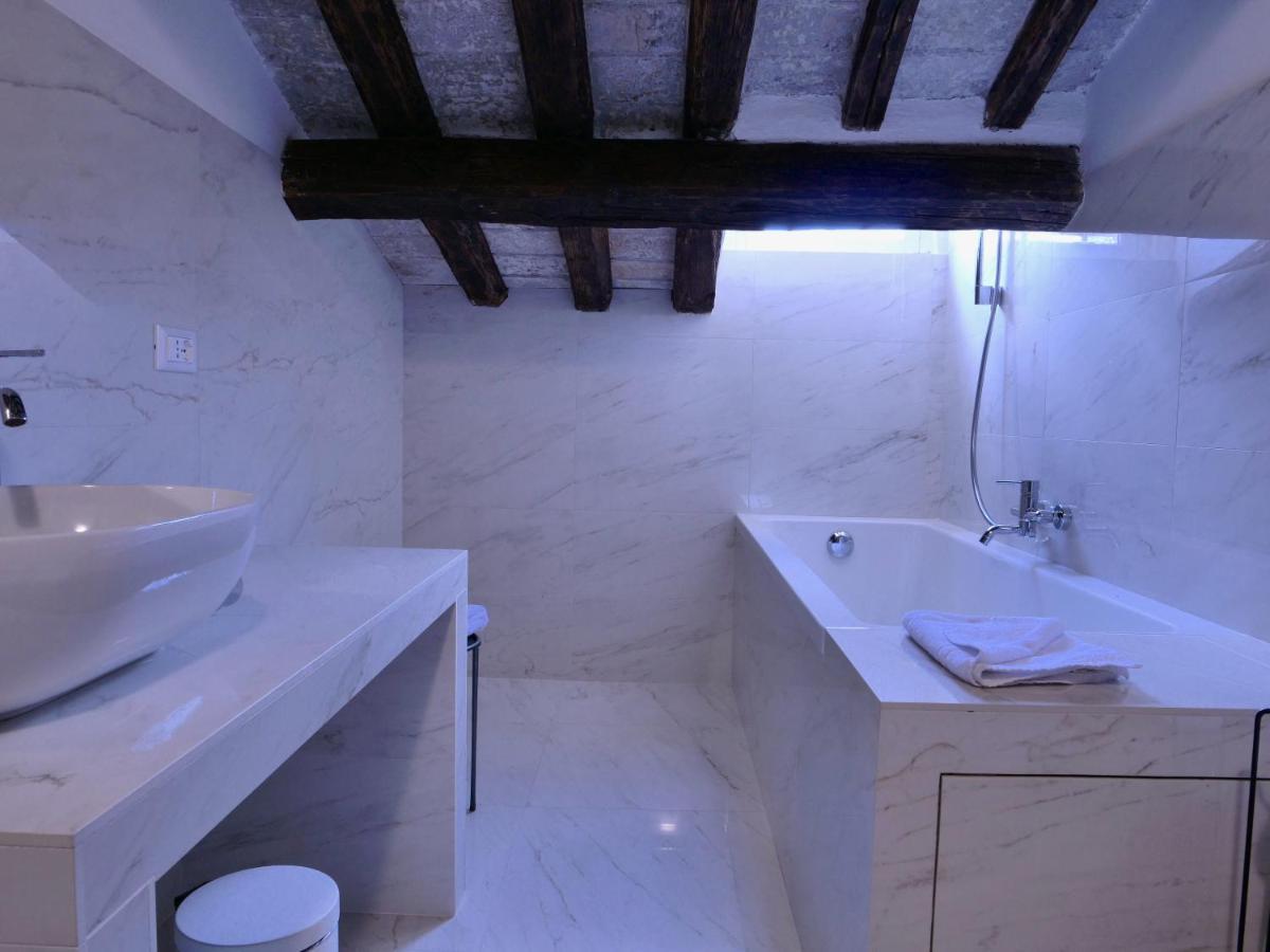 Helmirage Trevi Suite Rome Buitenkant foto